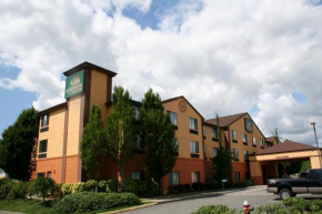  Evergreen Inn & Suites  Монро